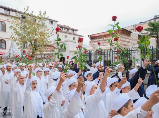 جشن فارغ‌التحصیلی صدها قرآن‌آموز در مسجد سلطان سلیم استانبول