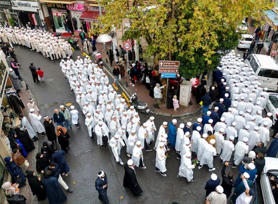 جشن فارغ‌التحصیلی صدها قرآن‌آموز در مسجد سلطان سلیم استانبول
