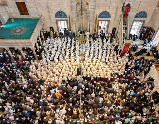 جشن فارغ‌التحصیلی صدها قرآن‌آموز در مسجد سلطان سلیم استانبول