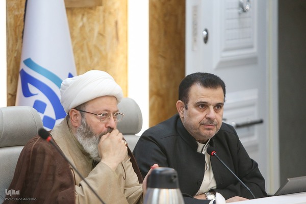 نشست هم‌اندیشی دستگاه‌های حکومتی و مجموعه‌های قرآنی پیرامون اجرای طرح زندگی با آیه‌ها
