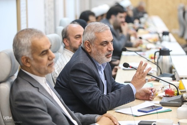 نشست هم‌اندیشی دستگاه‌های حکومتی و مجموعه‌های قرآنی پیرامون اجرای طرح زندگی با آیه‌ها