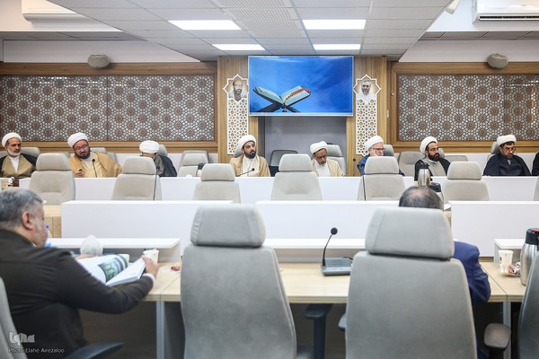 نشست هم‌اندیشی دستگاه‌های حکومتی و مجموعه‌های قرآنی پیرامون اجرای طرح زندگی با آیه‌ها