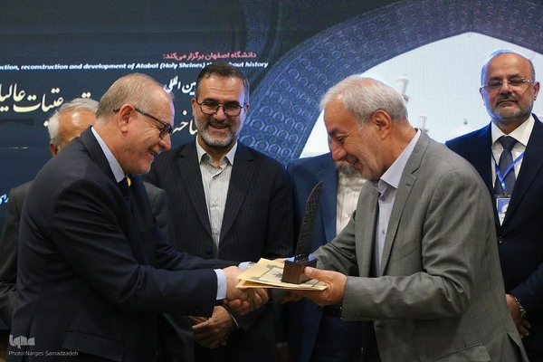 اختتامیه همایش بین‌المللی «ساخت، توسعه و بازسازی عتبات عالیات» در اصفهان