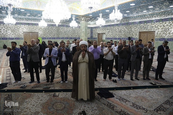 غبارروبی حرم مطهر حضرت فاطمه معصومه(س) توسط جهادگران جهاددانشگاهی