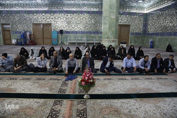 غبارروبی حرم مطهر حضرت فاطمه معصومه(س) توسط جهادگران جهاددانشگاهی