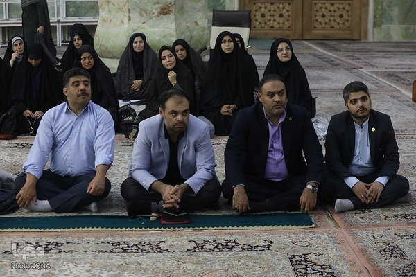 غبارروبی حرم مطهر حضرت فاطمه معصومه(س) توسط جهادگران جهاددانشگاهی