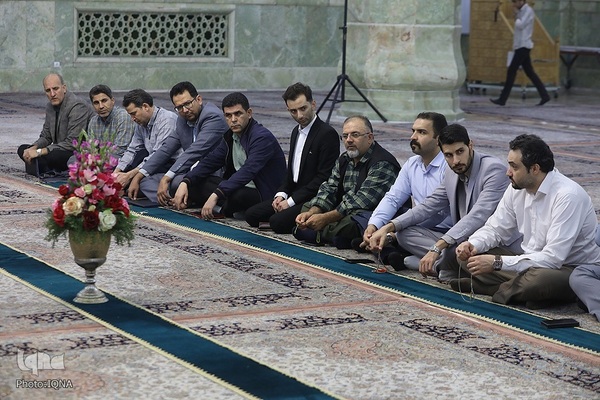 غبارروبی حرم مطهر حضرت فاطمه معصومه(س) توسط جهادگران جهاددانشگاهی