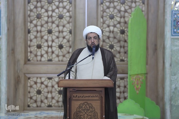 غبارروبی حرم مطهر حضرت فاطمه معصومه(س) توسط جهادگران جهاددانشگاهی