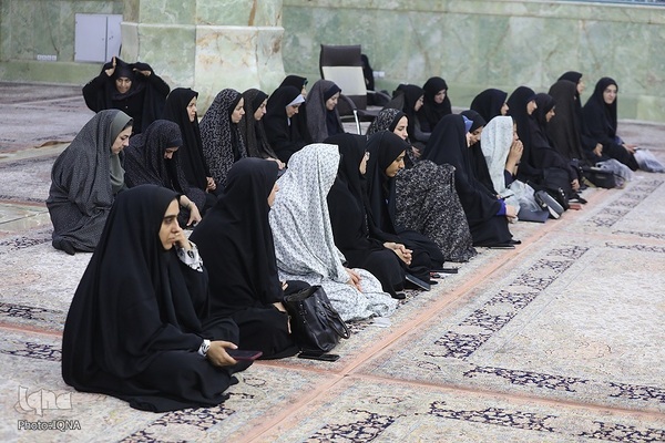 غبارروبی حرم مطهر حضرت فاطمه معصومه(س) توسط جهادگران جهاددانشگاهی