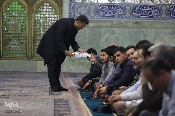 غبارروبی حرم مطهر حضرت فاطمه معصومه(س) توسط جهادگران جهاددانشگاهی