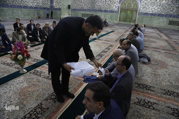 غبارروبی حرم مطهر حضرت فاطمه معصومه(س) توسط جهادگران جهاددانشگاهی