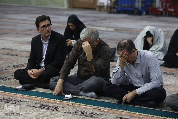 غبارروبی حرم مطهر حضرت فاطمه معصومه(س) توسط جهادگران جهاددانشگاهی