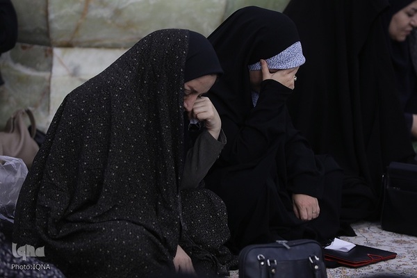 غبارروبی حرم مطهر حضرت فاطمه معصومه(س) توسط جهادگران جهاددانشگاهی