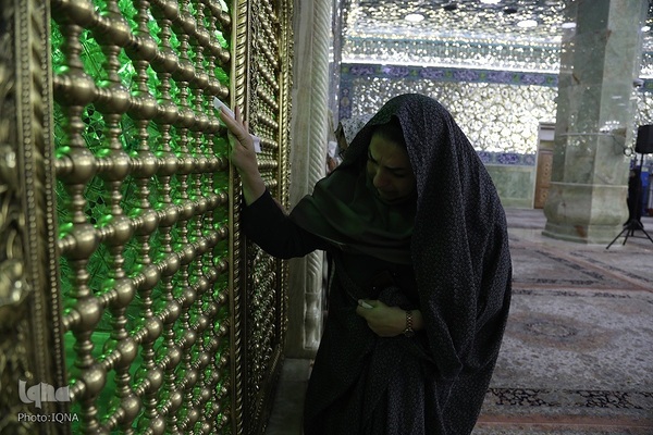 غبارروبی حرم مطهر حضرت فاطمه معصومه(س) توسط جهادگران جهاددانشگاهی
