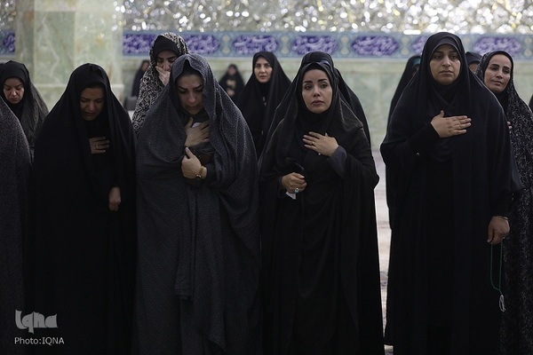 غبارروبی حرم مطهر حضرت فاطمه معصومه(س) توسط جهادگران جهاددانشگاهی