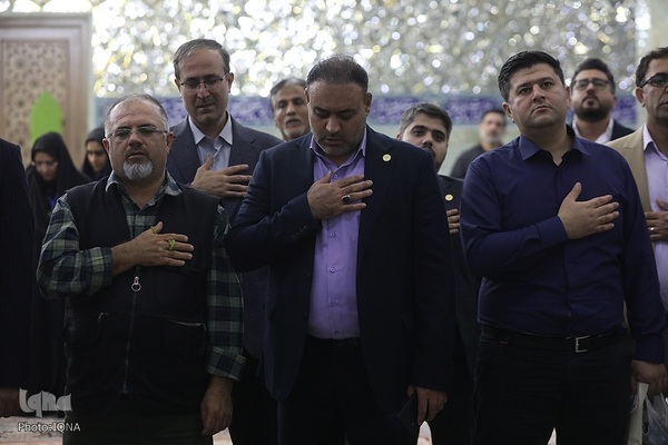 غبارروبی حرم مطهر حضرت فاطمه معصومه(س) توسط جهادگران جهاددانشگاهی