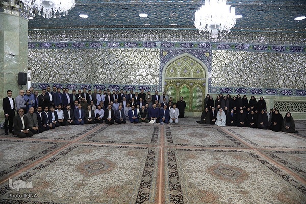 غبارروبی حرم مطهر حضرت فاطمه معصومه(س) توسط جهادگران جهاددانشگاهی