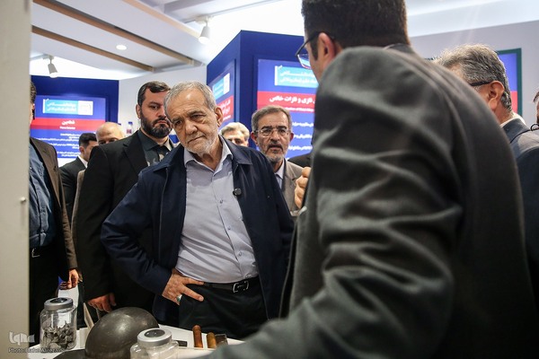 بازدید رئیس‌جمهور از نمایشگاه دستاوردهای جهاددانشگاهی