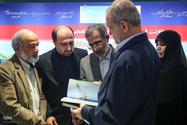 بازدید رئیس‌جمهور از نمایشگاه دستاوردهای جهاددانشگاهی