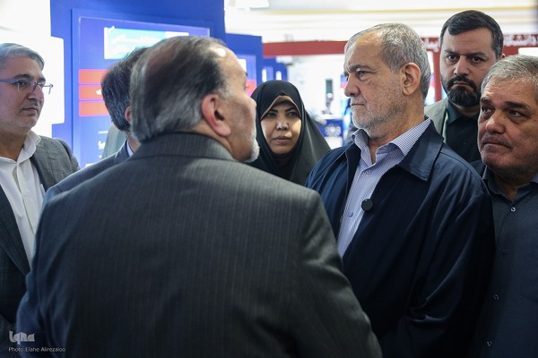 بازدید رئیس‌جمهور از نمایشگاه دستاوردهای جهاددانشگاهی