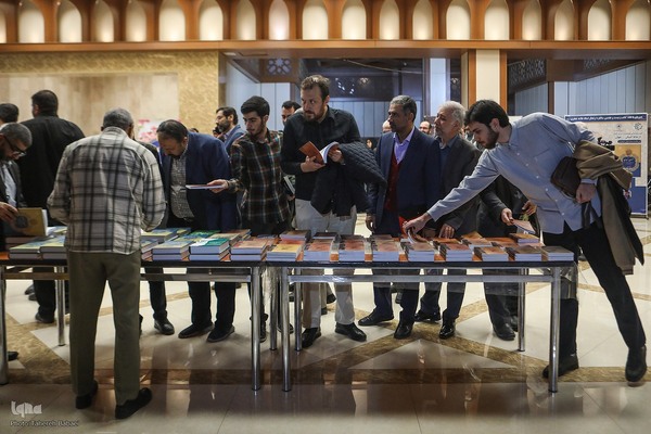 رونمایی از ویراست جدید کتاب «ارتباط انسان-جهان»