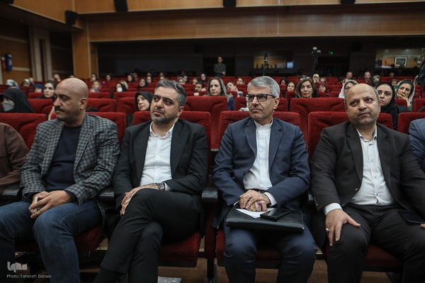 آیین رونمایی کتاب تقویم تاریک