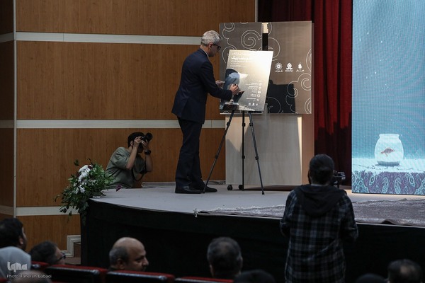 آیین رونمایی کتاب تقویم تاریک