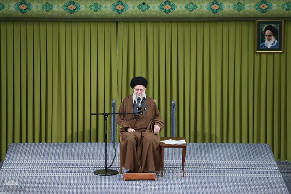 دیدار هزاران نفر از مداحان و ستایشگران اهل بیت(ع)