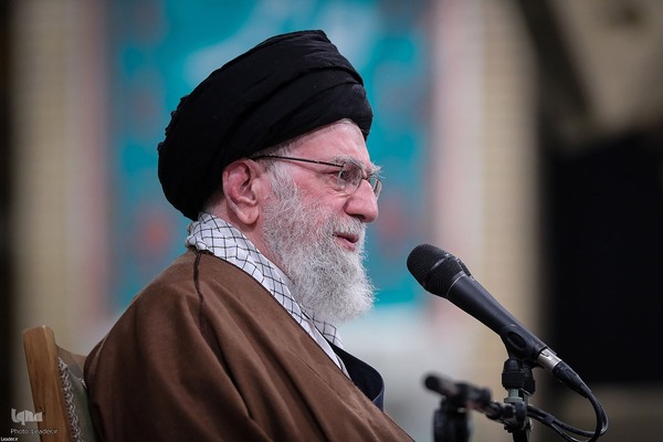 دیدار هزاران نفر از مداحان و ستایشگران اهل بیت(ع)