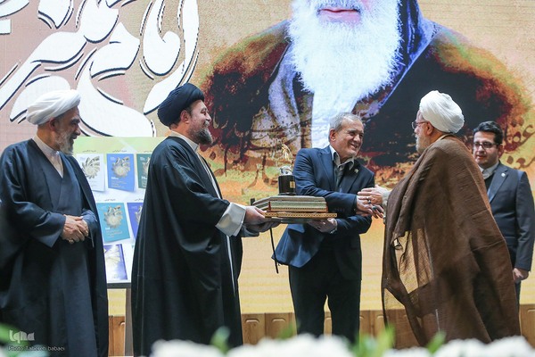 نخستین دوره اعطای جایزه جهانی امام خمینی(ره)