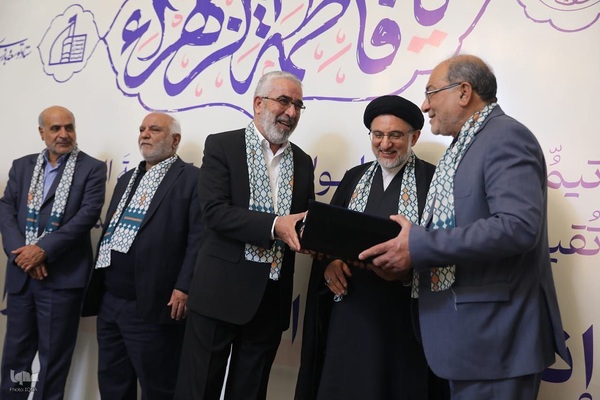 تجلیل از دست اندرکاران ایرانی طرح ساخت صحن حضرت زهرا(س)