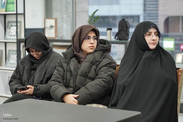 رونمایی از سفرنامه «پیاده دیدن»