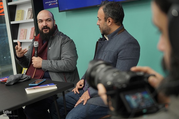 رونمایی از سفرنامه «پیاده دیدن»