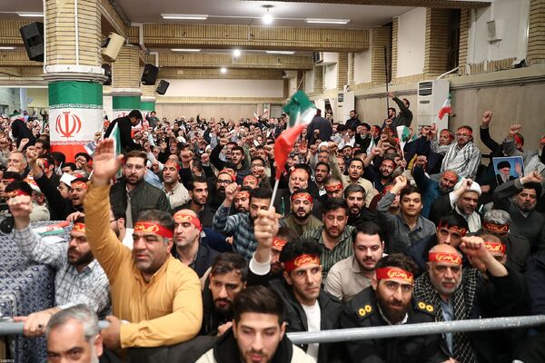 دیدارهزاران نفر از مردم قم با رهبر معظم انقلاب