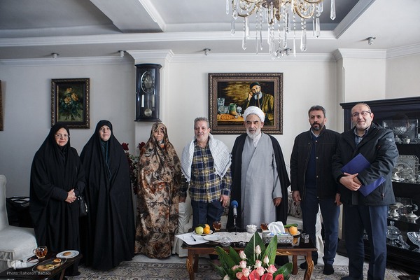حضور نمایندگان رهبر انقلاب در منزل رضا یزدان‌پناه کجانی جانباز دفاع مقدس