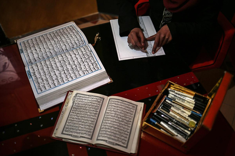 Le Coran manuscrit par une jeune palestinienne+photos