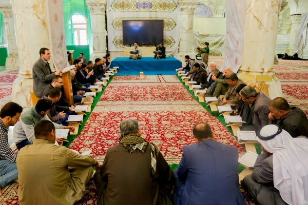 Une réunion coranique au sanctuaire de l'imam Ali (as) à Najaf Une réunion coranique au sanctuaire de l'imam Ali (as) à Najaf