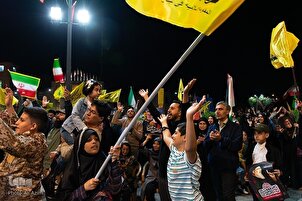 Les Iraniens fêtent la riposte de l’Iran au régime israélien