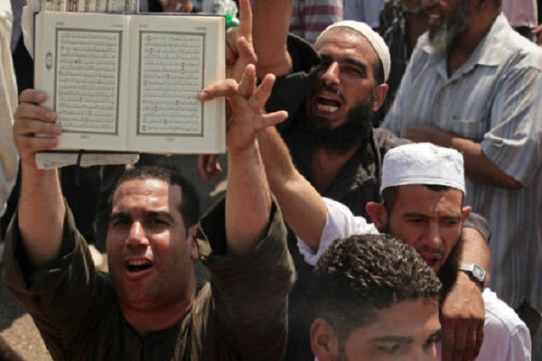 Huit membres des Frères Musulmans condamnés à mort en Egypte