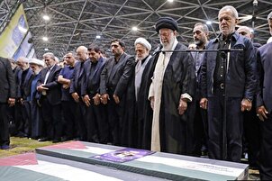 Vidéo | La prière funéraire du Guide Suprême sur la dépouille du martyr Haniyeh