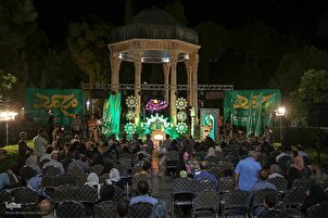 Cercle coranique au tombeau de Hafez à la Semaine de l'unité islamique