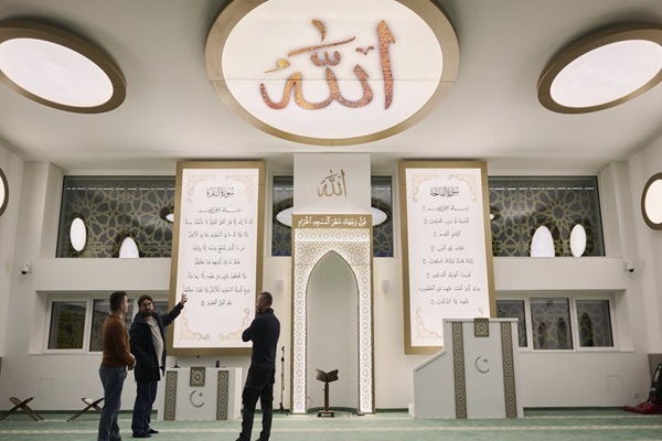Suisse : inauguration d’une nouvelle mosquée par des musulmans albanais Suisse : inauguration d’une nouvelle mosquée par des musulmans albanais