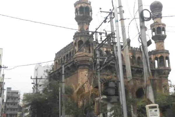 Restauration d’une mosquée historique vieille de 400 ans, en Inde