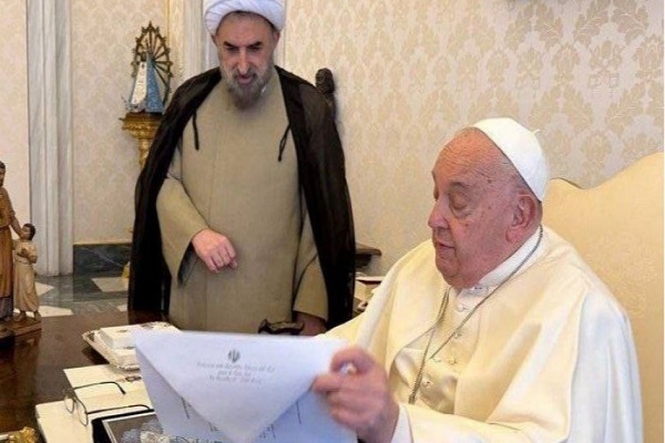 Папе Римскому была представлена ​​подборка высказываний руководства о Христе