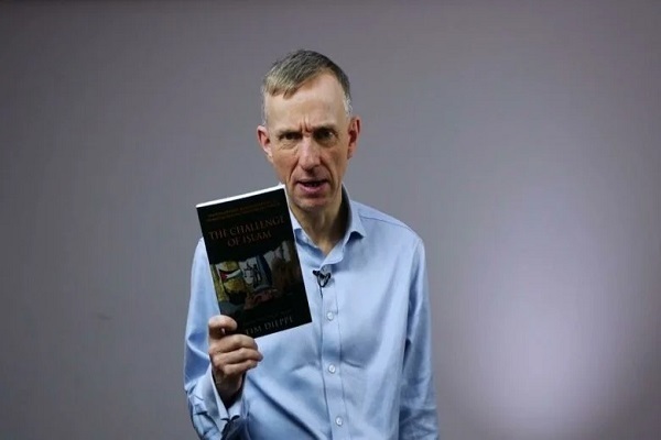 Новая антиисламская книга вызвала споры в Великобритании